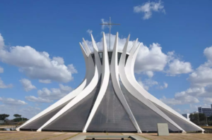 cathédrale de  Brasília conçu par l'architecte Oscar Niemeyer